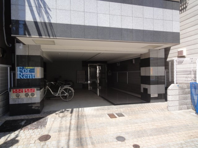 B-RISE元町のエントランス