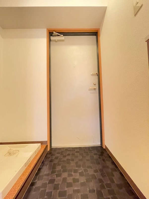 B-RISE元町の玄関