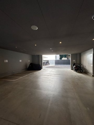 レジュールアッシュ神戸VIVANTの駐車場