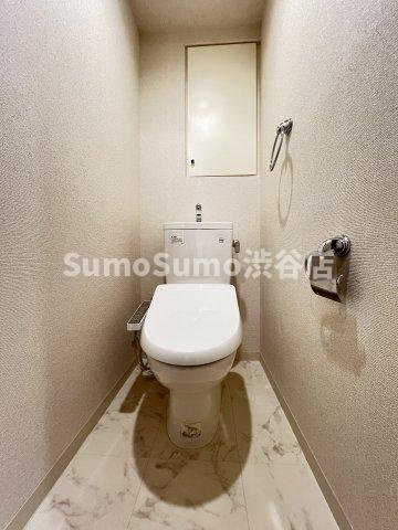 LaSante恵比寿のトイレ|落ち着いた色調のトイレです