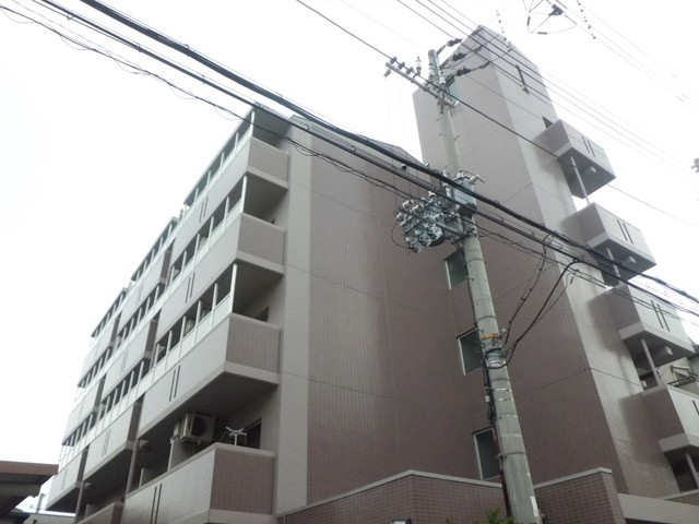 グランドール西岡本の外観