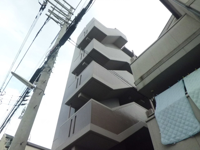 グランドール西岡本の外観
