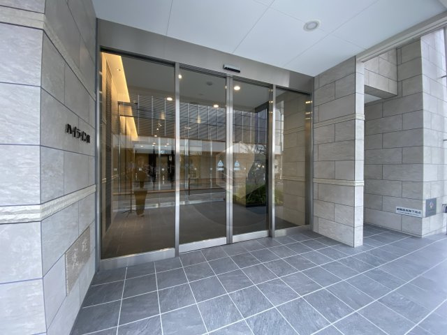 東大阪市足代新町の賃貸マンションのエントランス