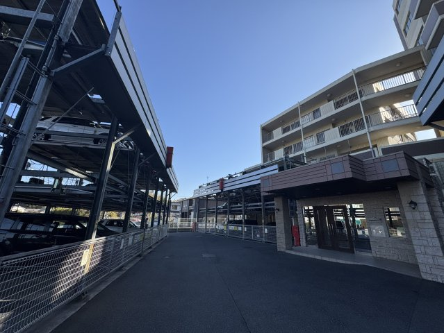 サンクレイドル佐倉の駐車場
