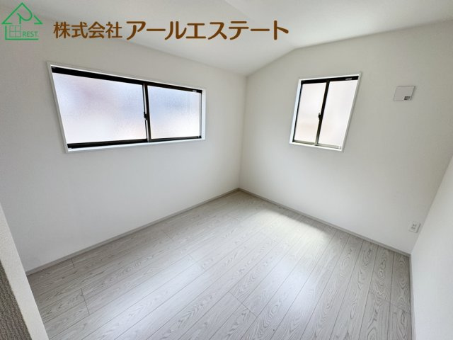 加古川市野口町北野13期　　新築戸建の洋室