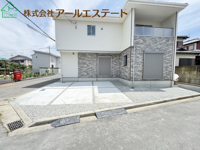 加古川市野口町北野13期　　新築戸建の前面道路含む現地写真