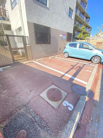 千島ハウスの駐車場