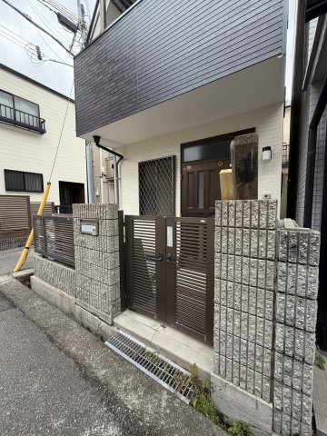 大橋町８丁目貸家のエントランス