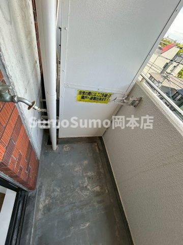 石屋川ロイヤルハイツのバルコニー|お洗濯にも便利なバルコニー付き
