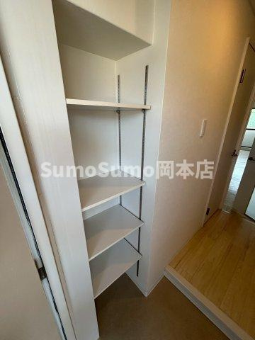 石屋川ロイヤルハイツの収納|たっぷりとした収納スペースです