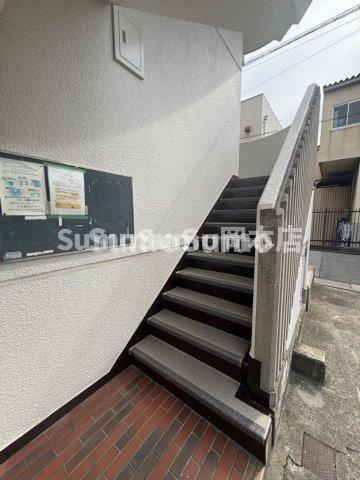 石屋川ロイヤルハイツのエントランス|ゆとりのあるエントランスです