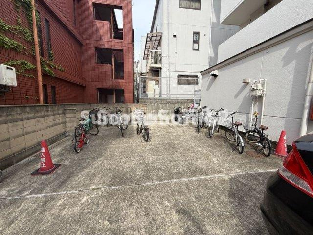 石屋川ロイヤルハイツの駐車場|駐車場完備です