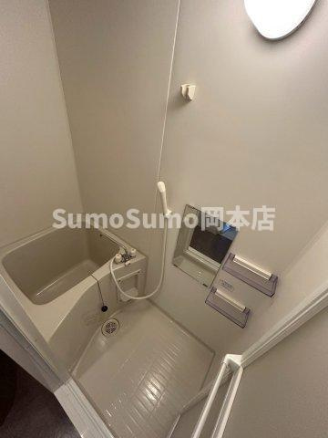 石屋川ロイヤルハイツの浴室|コンパクトで使いやすいお風呂です