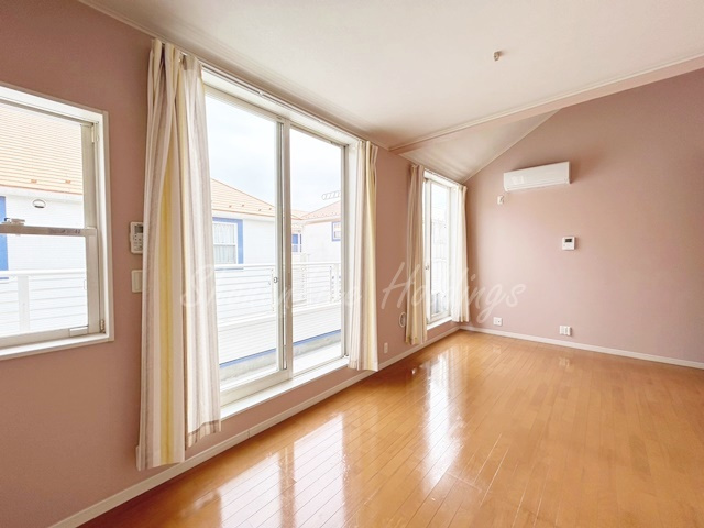 横浜市泉区下飯田町のアパートの居間・リビング