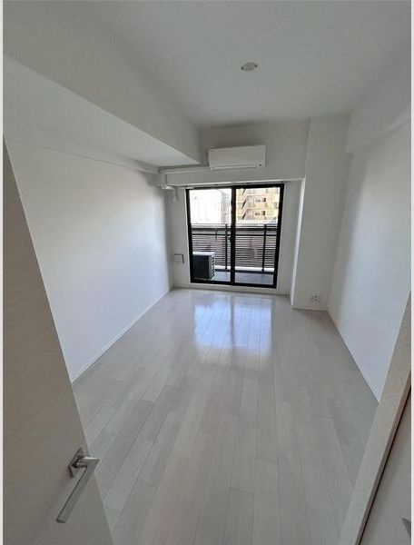 S-RESIDENCE新大阪駅前の居間・リビング