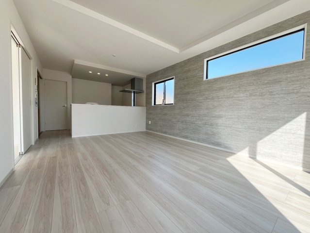 新築戸建・新築建売　福島市大森2期　大森小学校・信夫中学校の居間・リビング|17帖のLDKはゆったり広々とした空間です！
