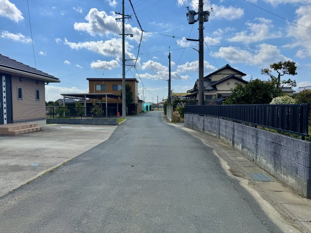 中央区 白鳥町 1期のその他|前面道路を東側から西向きに撮影しました。