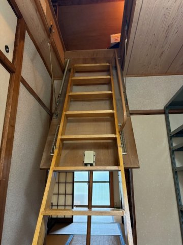 閑静な住宅地●リフォームやリノベーション用に最適●収納充実５Ｋ●山科区川田菱尾田の収納|天井収納