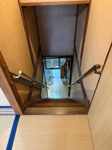 閑静な住宅地●リフォームやリノベーション用に最適●収納充実５Ｋ●山科区川田菱尾田のその他|階段