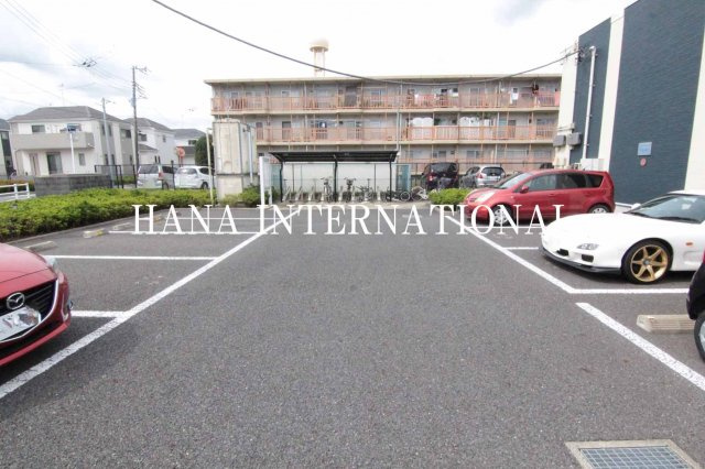 レオネクストカロータＮ２番館の駐車場