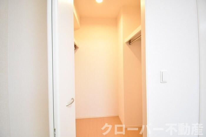 ヴェルデ柞原の収納|ウォークインクローゼット