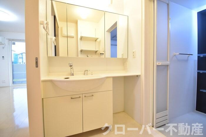 ヴェルデ柞原の独立洗面台|洗髪洗面化粧台