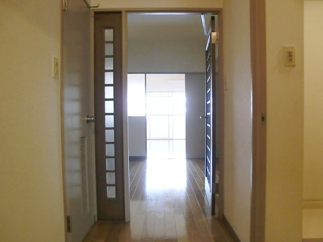 リヴィエールレジョンのその他|玄関からのアプローチです。