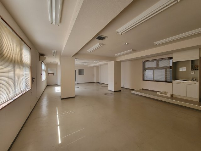 エムアイビル店舗事務所の内装