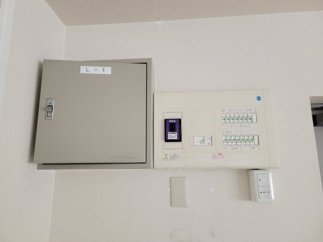 エムアイビル店舗事務所の設備