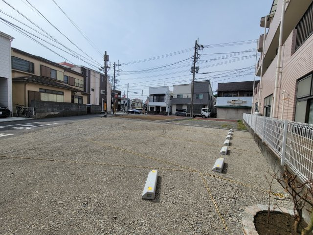 エムアイビル店舗事務所の駐車場