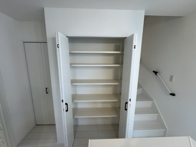 【収納】 | 沖縄市登川（全5棟）2号棟 | 2号棟　リビング収納付き♪