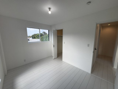 【洋室】 | 沖縄市登川（全5棟）2号棟 | 2号棟　洋室6帖＋WIC付き♪