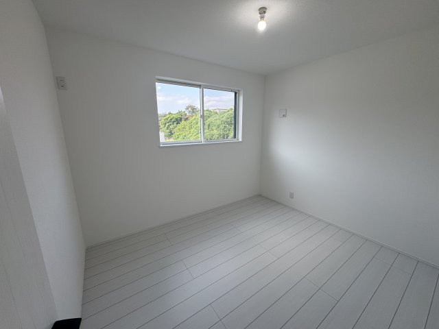 沖縄市登川（全5棟）2号棟の洋室|2号棟　洋室5.25帖＋CL付き♪