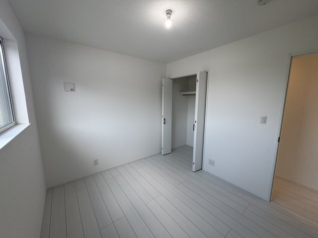 沖縄市登川（全5棟）2号棟の洋室|2号棟　洋室5.25帖＋CL付き♪
