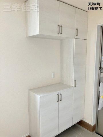 碧南市天神町の収納|住まいの顔玄関には、靴がたっぷり入るトール形の大容量収納ですっきりした玄関を実現しました！