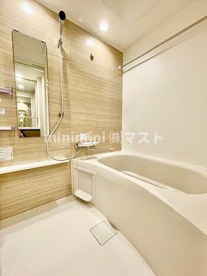 コンフォリア・リヴ本町WESTQの浴室