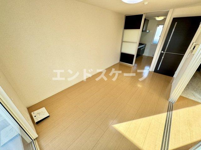 カラーズ ガーデンの居間・リビング|高崎、前橋、伊勢崎エリアのお部屋探しはエンドスケープまで！お客様の理想お聞かせ下さい♪
建具の色が異なる場合があります。