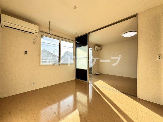 カラーズ ガーデンの居間・リビング|高崎、前橋、伊勢崎エリアのお部屋探しはエンドスケープまで！お客様の理想お聞かせ下さい♪
建具の色が異なる場合があります。