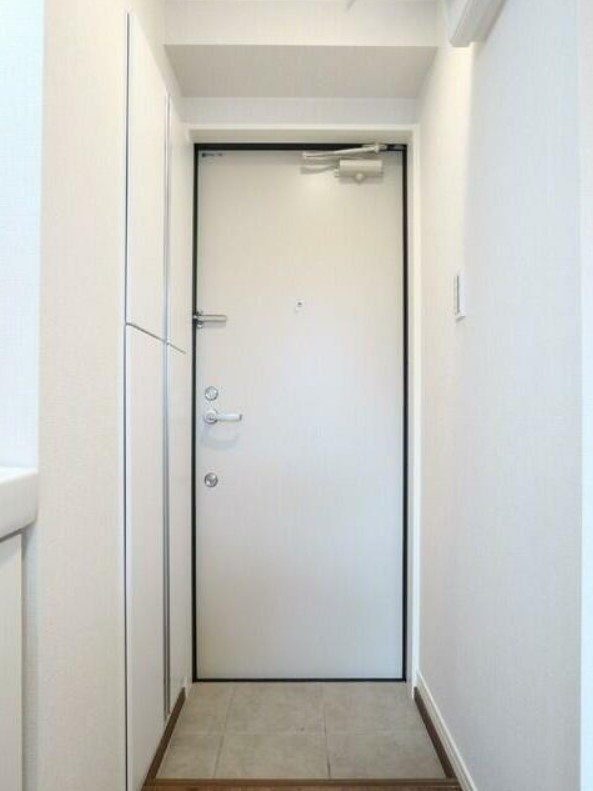 さいたま市大宮区宮町５丁目のアパートの玄関
