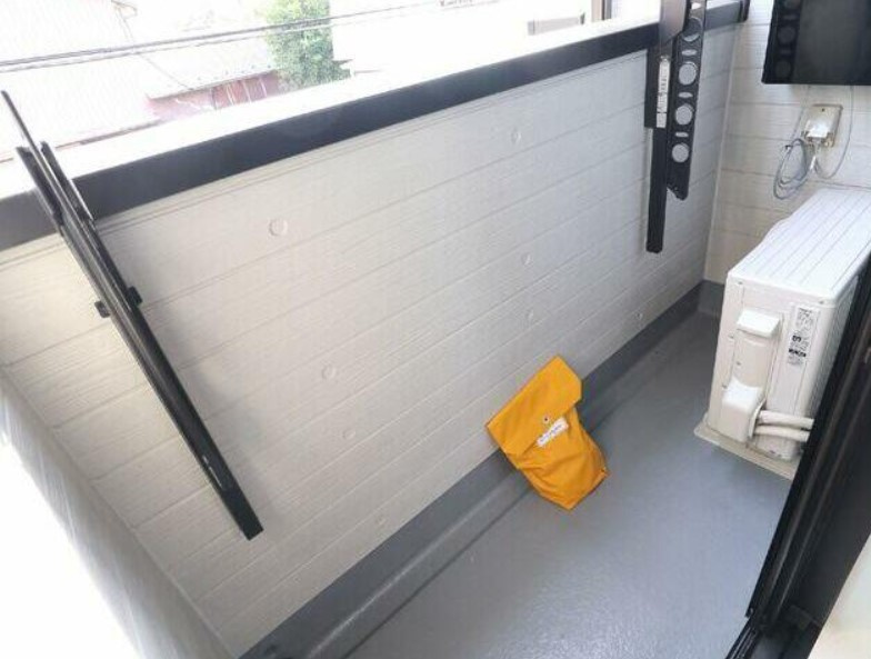 さいたま市大宮区宮町５丁目のアパートのバルコニー