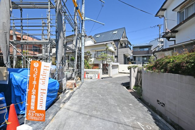 テラシエ伊丹6丁目新築一戸建て│4LDK+駐車駐輪の前面道路含む現地写真|東側前面道路、幅員4ｍ