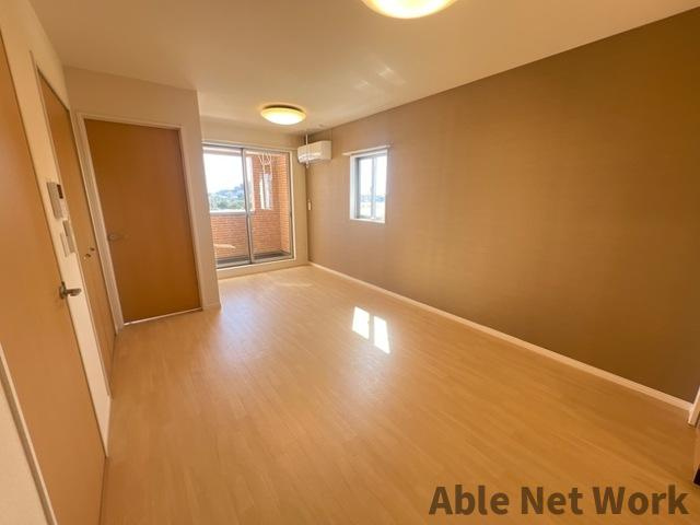 ＥＶＥＲ　ＢＬＵＥの居間・リビング|11.9帖LDK