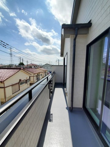 吉川市　中曽根1丁目　新築戸建　全9棟のバルコニー|広々としたバルコニーです