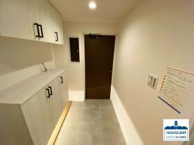 専用庭付き！4LDK南東角住戸♪ルミエール八事の玄関|スマートなデザインで収納力の高い玄関スペース。
お客様が訪れた際も、無駄なものが視界に入らず、清潔感ある印象を与えます♪