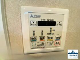 専用庭付き！4LDK南東角住戸♪ルミエール八事の設備|お風呂の操作板です。
冬場に優しい浴室暖房、雨でも洗濯がしやすい浴室乾燥機能付きです