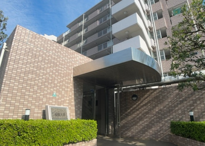 【構造・工法・仕様】 | メイツ相模大野 | ＲＣ造、Reinforced Concreteは直訳すると補強されたコンクリートです。主に柱や梁・床・壁が鉄筋とコンクリートで構成おり、鉄筋を組んだ型枠にコンクリートを流し込んで固めたものを指します。