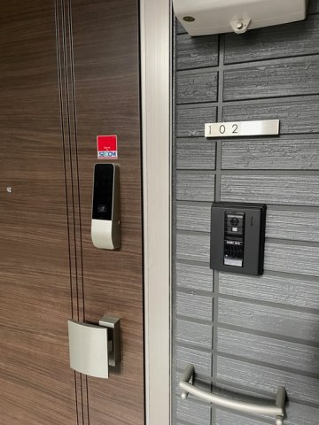 藤沢市湘南台６丁目のアパートの玄関