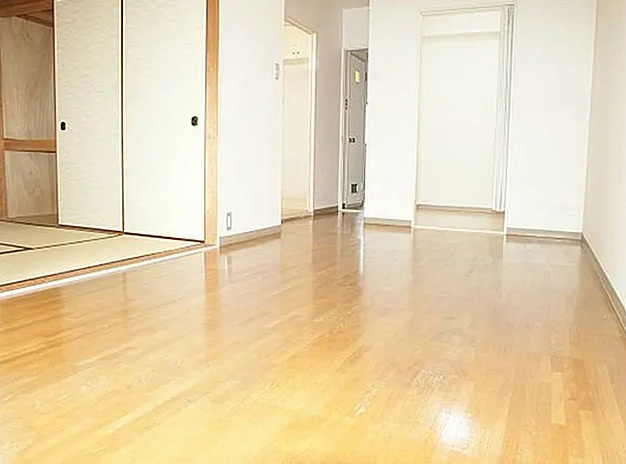 兵庫県西宮市老松町　一棟収益マンションの洋室