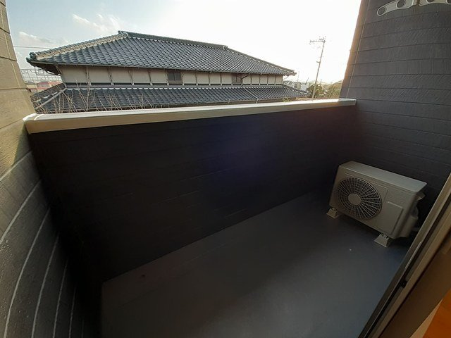 【バルコニー】 | ＰＡＲＫＳＩＤＥ　ＣＯＵＲＴⅣ | 外からの目が気にならないバルコニーで洗濯物が干せます