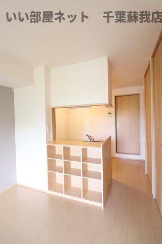 PARK　HILLS　MIYAKO　Ｈの内装|明るい室内です